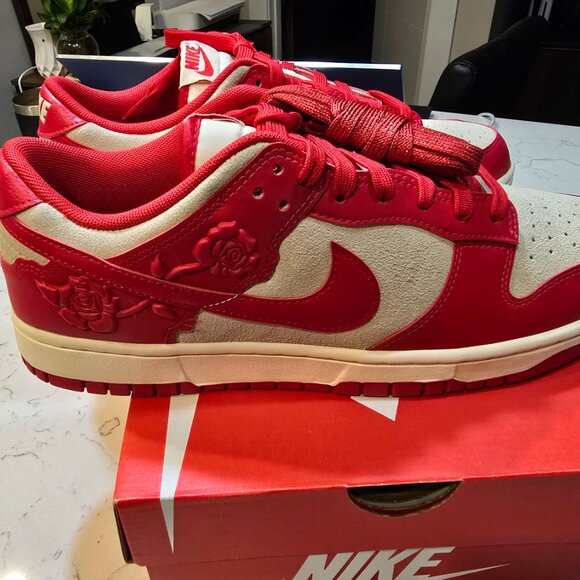 Nike Dunk Low Red Roses HF1986-100 Mens Size 10 Skateboarding Lifestyle SNEAKERS - Picture 5 of 9